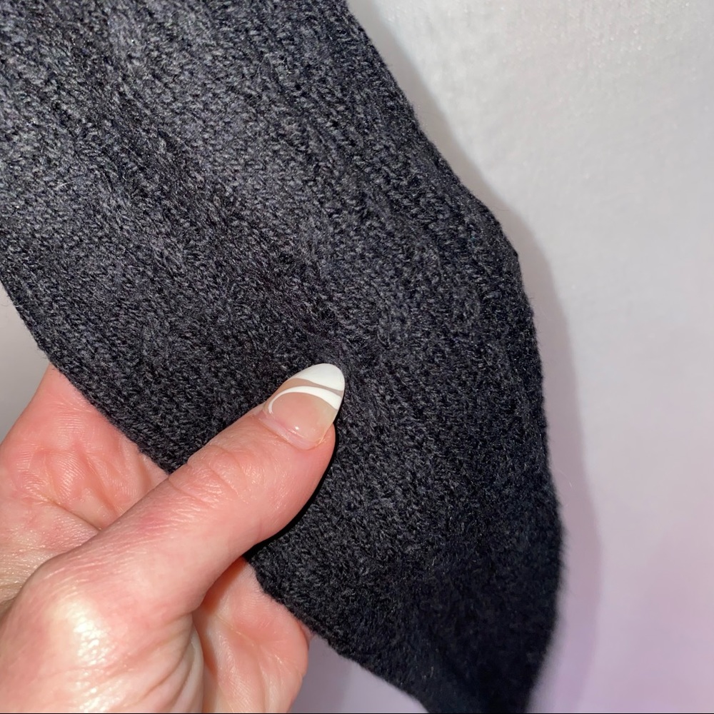 AEO long-sleeved cable knit sweater in black - Picture 5 of 5